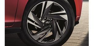 <h4>Two-tone Alloy Wheels</h4>

<p>The i20 comes with 15-inch wheels or 16-inch two-tone Alloy wheels.</p>
