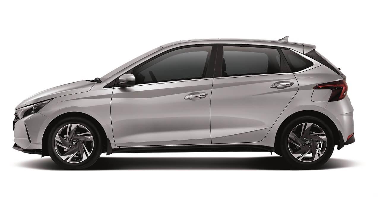 <h3><strong>Sporty exterior styling</strong></h3>

<p>With its clean bold lines, the i20 asserts itself as a stylish, sporty and fun-loving hatchback.</p>

<p> </p>

