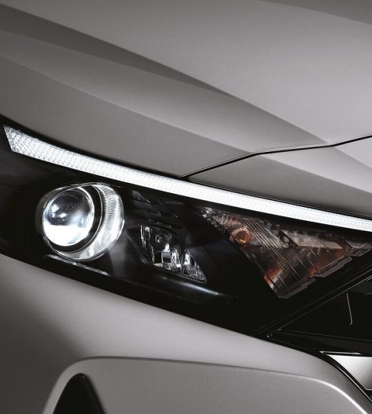 <h4>Daytime Running Lights</h4>

<p>Sportiness meets safety: The Daytime Running Lights make both an impression on the streets and grant the all-new i20 improved visibility for other road users.</p>
