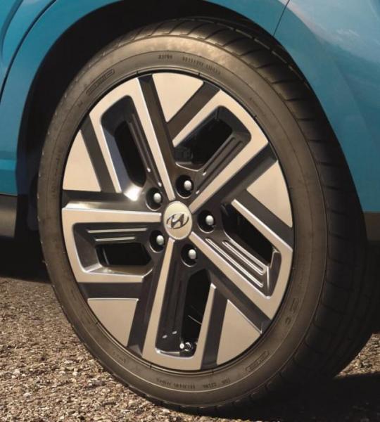 <h4>17 Inch Alloy Wheels </h4>

<p>Confident and unique, the exclusive 17 inch alloy wheels are optimized for aerodynamics, artfully combining efficiency and style.</p>

